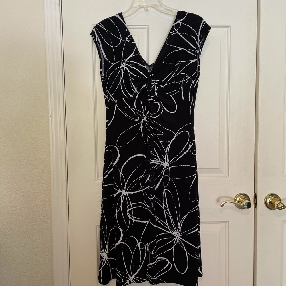 black and white V neck dress size medium